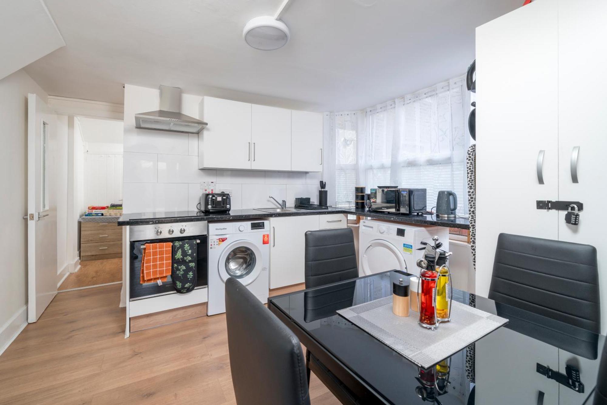 Cozy & Comfy Woodgreen Station Apartment 2Br 2Mins To Metro 20Mins To Central London * London